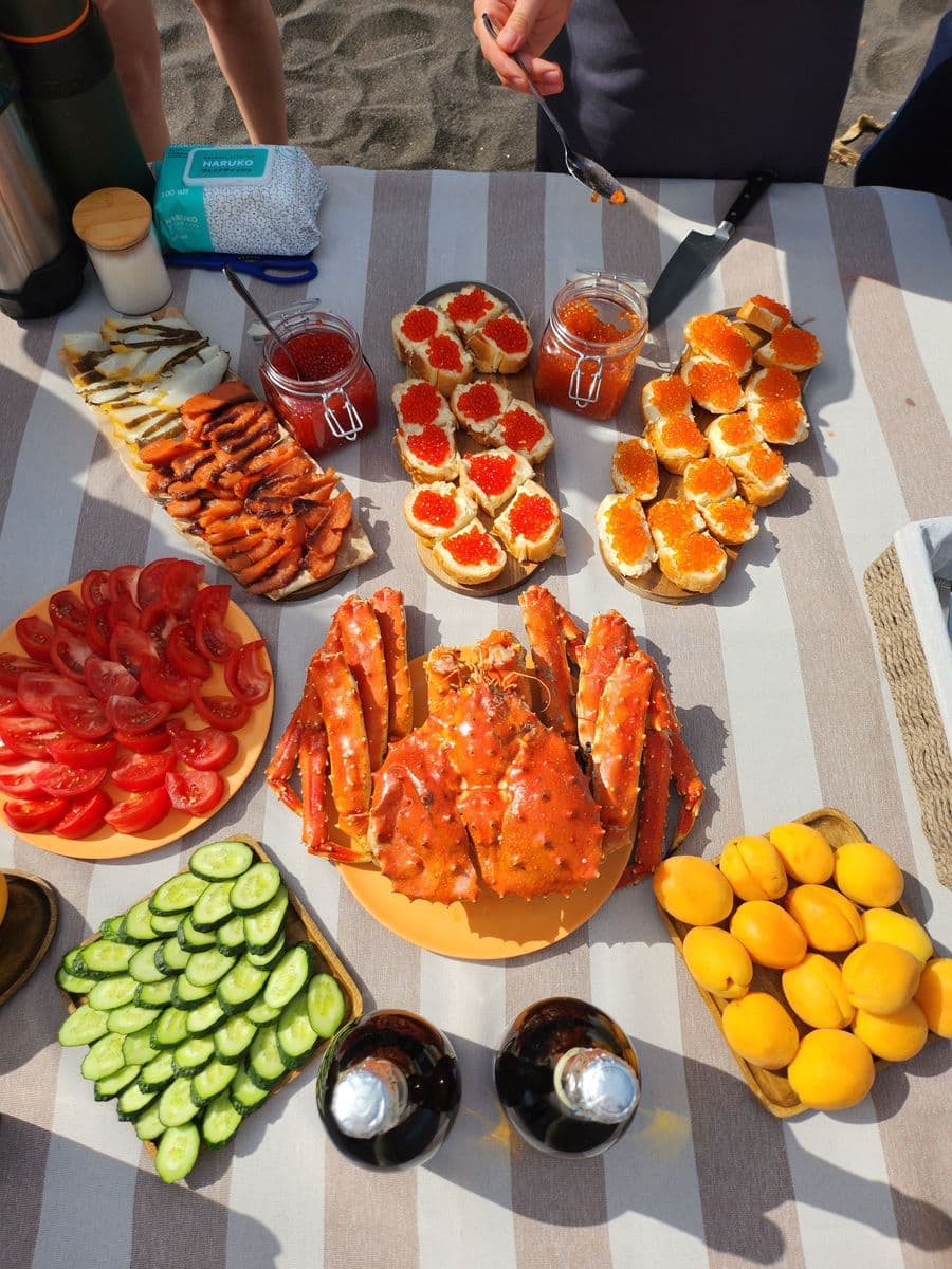 День 1 — Халактырский пляж, фуршет с камчатскими деликатесами